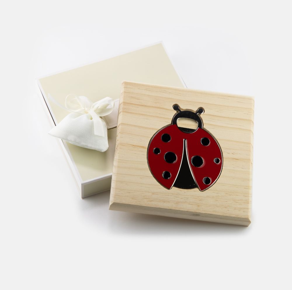 Dessous de plat en bois pour faveur de mariage avec décapsuleur émaillé Margot